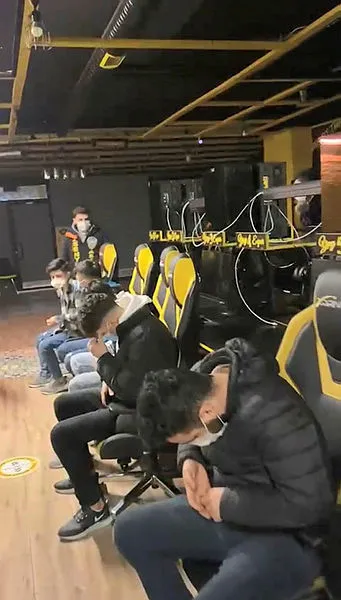 Koronavirüs tedbirlerine rağmen oyun partisi düzenleyen gamerlara ceza yağdı - 3