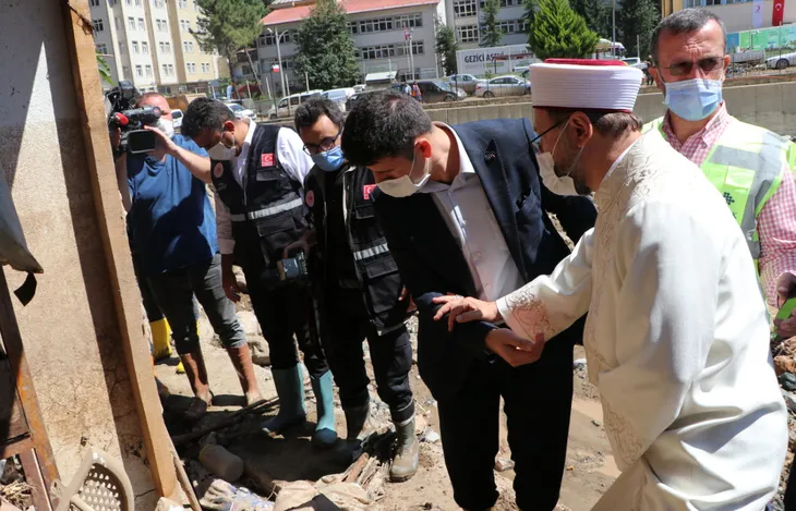 Son dakika: Diyanet İşleri Başkanı Ali Erbaş sel bölgesinde