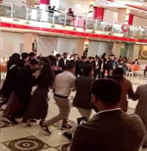 yeni-evlenen-cifte-tuhaf-taki-gelinin-surati-dustu-1638861052975.jpg Yeni evlenen çifte tuhaf takı! Gelinin suratı düştü - 10