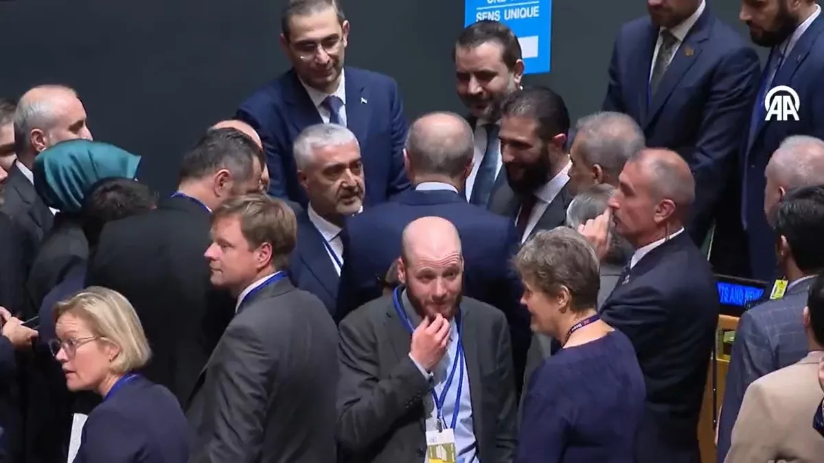 BM Genel Kurulu'nda samimi anlar! Başkan Erdoğan Suriye Devlet Başkanı Şara ve Katar Emiri El-Sani ile ayaküstü görüştü