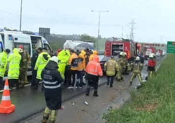 İstanbul'da kazaya müdahaleye giden ekiplere otomobil çarptı: 7 yaralı