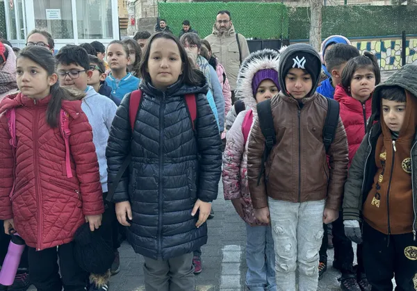 tum-okullarda-sehitlerimize-saygi-durusu-1705301091578.jpg Tüm okullarda şehitlerimize saygı duruşu! - 2