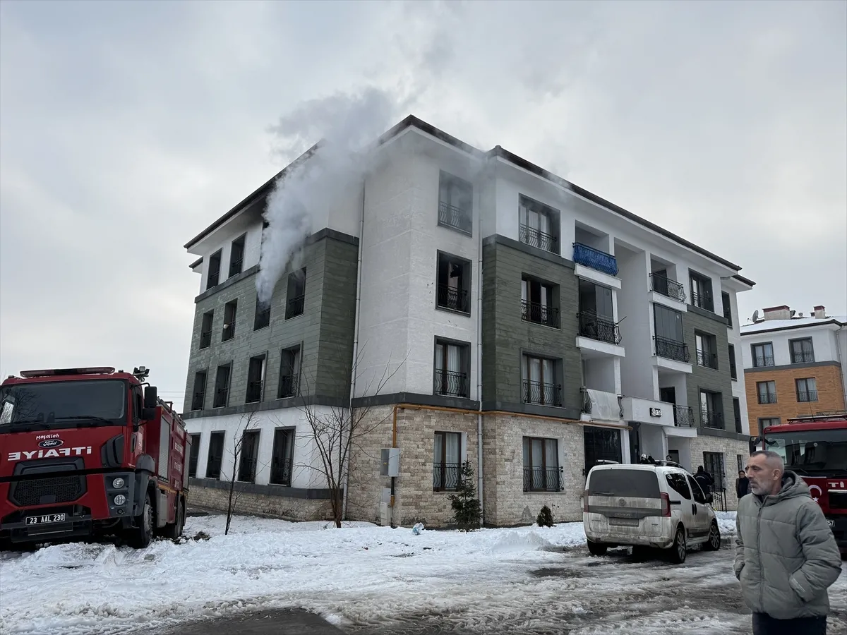 Apartmanda yangın faciası! 11 kişi hastanelik oldu