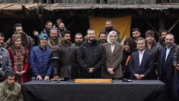 5 YILDIR ZİRVEDE! ATV’nin reyting rekortmeni dizisi Kuruluş Osman 150’nci bölümü kutladı!