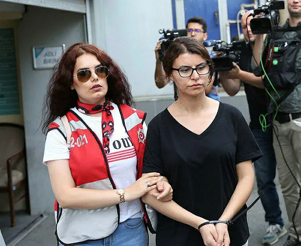 Adnan Oktar'dan iğrenç tuzak! Yeni mezun avukat kadınları... - 1