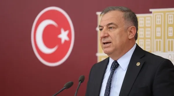 1699273946298.jpg Özgür Özel'e ilk havuç Ekrem İmamoğlu'ndan! Seçimleri kazanmasının ardından ziyaret: Aramızda kardeş ilişkisi var - 6