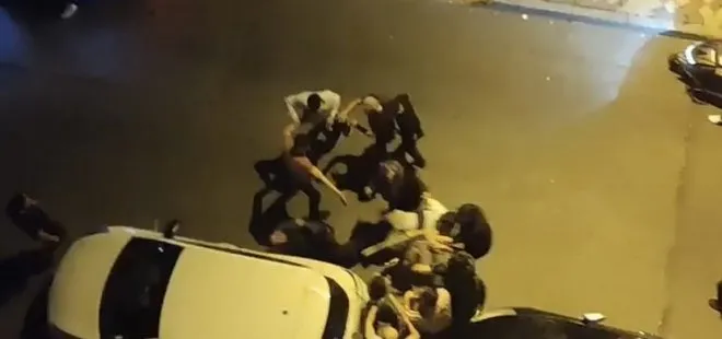 İstanbul’da boks ringlerini aratmayan görüntüler! 2 ayrı grup tekme tokat birbirine girdi