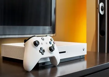 Microsoft’un yeni oyun konsolu Xbox One S Türkiye’de