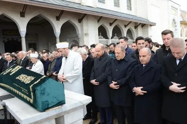 kalyoncu-ailesinin-aci-gunu-fahri-cengiz-kalyoncu-son-yolculuguna-ugurlandi-1703161914763.jpeg Kalyoncu ailesinin acı günü! Fahri Cengiz Kalyoncu son yolculuğuna uğurlandı - 6