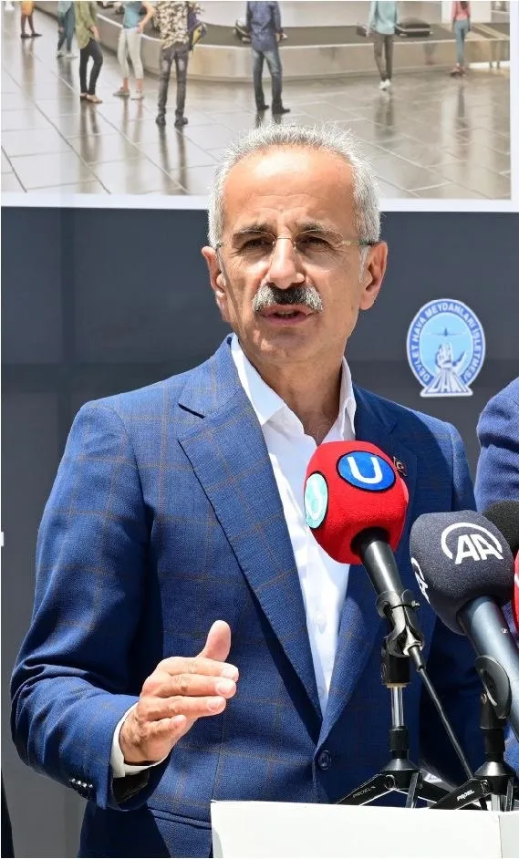 ulastirma-ve-altyapi-bakani-abdulkadir-uraloglu-turkiye-2023un-ilk-7-ayinda-118-milyon-yolcuya-hizmet-verdi-1691654616038.jpg Ulaştırma ve Altyapı Bakanı Abdulkadir Uraloğlu: Türkiye 2023’ün ilk 7 ayında 118 milyon yolcuya hizmet verdi - 2