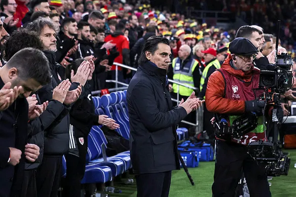 A Milli Takım’ın uçağı Münih’e zorunlu iniş yaptı! Montella’nın ağabeyi uçakta rahatsızlandı...