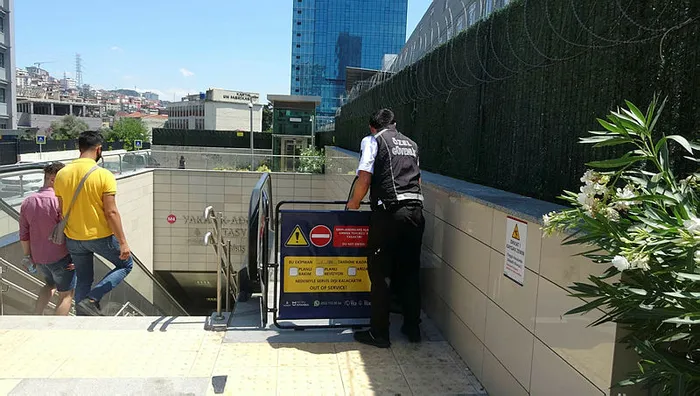 İstanbul Kartal'da metro istasyonunda korkunç olay! Küçük çocuğun saçları yürüyen merdivene sıkıştı