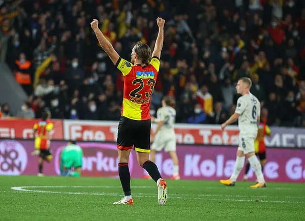 goztepe-1-fenerbahce-1-mac-sonucu-fenerbahce-izmirde-yara-aldi-1638212509283.jpg Göztepe: 1 - Fenerbahçe: 1 MAÇ SONUCU | Fenerbahçe İzmir'de yara aldı - 2