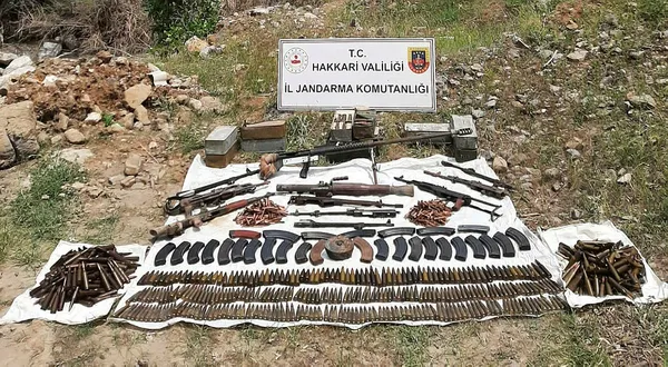 Hakkari’de terör örgütü PKK’ya ait silah ve mühimmat ele geçirildi