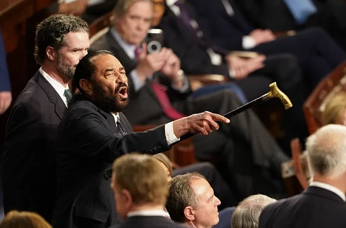 kongreye-damga-vuran-anlar-trumpi-protesto-etti-yaka-paca-disari-atildi-1741150057397.jpg Foto: AFP