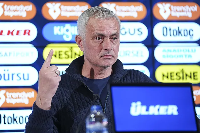 fenerbahcede-yaprak-dokumu-mourinhodan-8-oyuncuya-nester-1742282816836.jpg Fenerbahçe Teknik Direktörü Jose Mourinho | Fotoğraf: AA