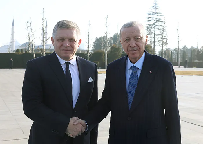 slovakya-basbakanindan-rusya-ukrayna-savasi-vurgusu-turkiye-aracilik-yaparsa-baris-gercekci-olur-1737390315427.jpg Başkan Erdoğan, Slovakya Başbakanı Fico'yu resmi törenle karşıladı | İHA