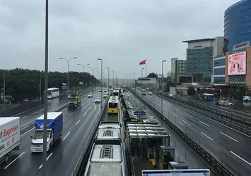 Bahçelievler’de metrobüs kazası: 3 yaralı