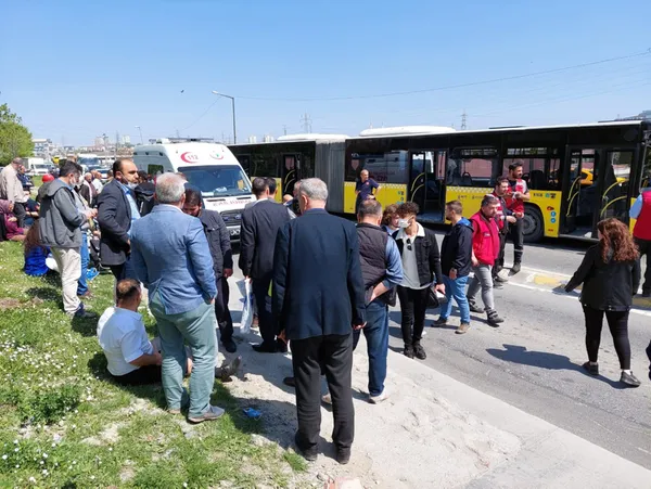 Son dakika: İkitelli'de feci kaza! İETT otobüsü, servis ve kamyonet çarpıştı: Yaralılar var - 2