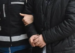 FETÖ üyesi firari ihraç polis yakalanarak cezaevine gönderildi.