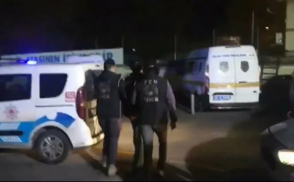 İzmir, İstanbul ve Ankara merkezli FETÖ operasyonu! Aralarında darbe girişimi sonrası ilişikleri kesilen askeri okul öğrencileri de bulunuyor