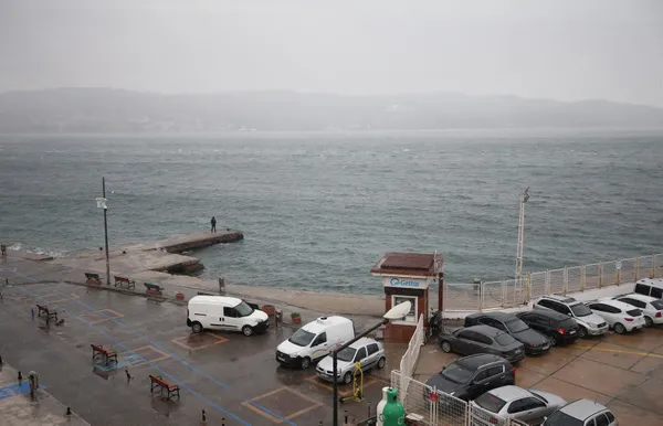 son-dakika-canakkalede-bogaz-trafigine-firtina-engeli-cift-yonlu-durduruldu-1704807526179.jpg Son dakika! Çanakkale'de boğaz trafiğine fırtına engeli: Çift yönlü durduruldu - 2