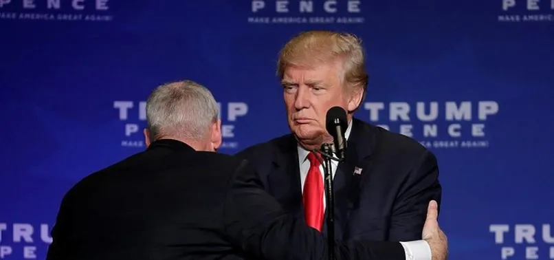 Trump, güvenlik gerekçesiyle kürsüden indirildi