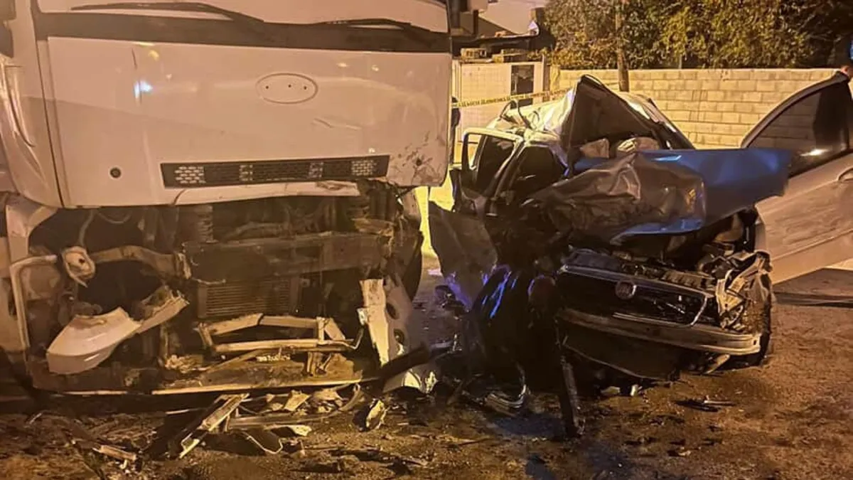 Gaziantep'te katliam gibi kaza! Otomobil paramparça oldu
