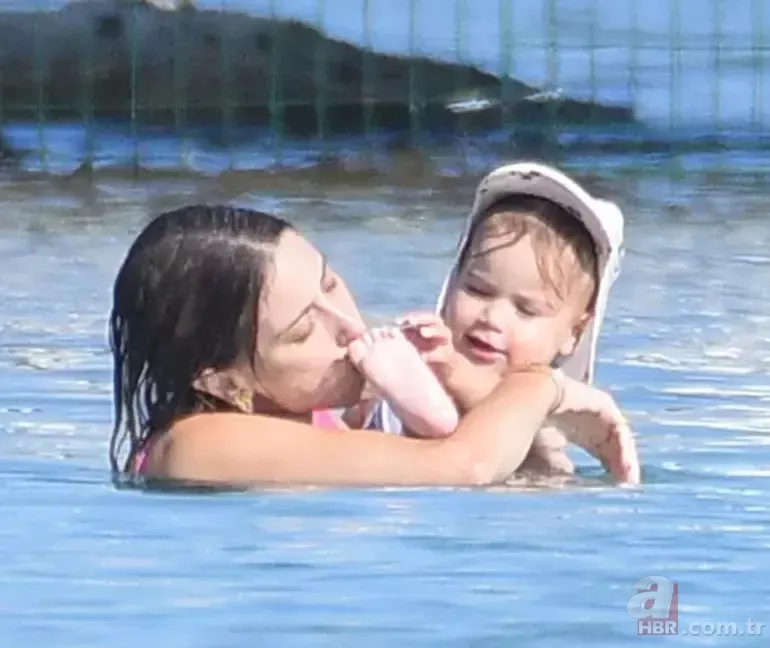 Hazal Kaya ile Ali Atay'ın çocuklarına bakın! İki kardeş birbirinin kopyası! Gören 'Maşallah' diyor... 6