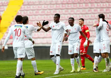 Sivasspor Ziraat Türkiye Kupası son 16 tur maçında Karacabey Belediyespor'u 3-0 yenerek çeyrek finale yükseldi! İşte Sivasspor'un golleri