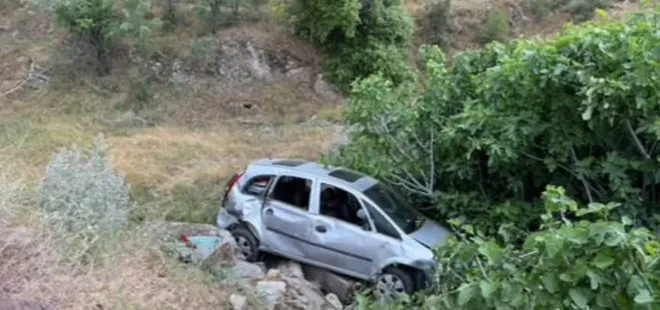 Uşak'ta feci kaza! Şarampole düşen otomobil kazasında 4 kişi yaralandı