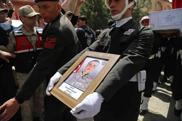 Pençe-Kilit şehidi Selman Güler'e yürek yakan veda: Oğluma selam söyle - 1