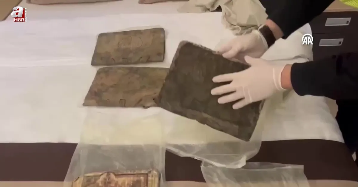 Mersin'de 6 el yazması kitap ele geçirildi