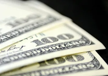 ABD'deki polis kovalamacasında 915 bin dolar yol kenarına atıldı
