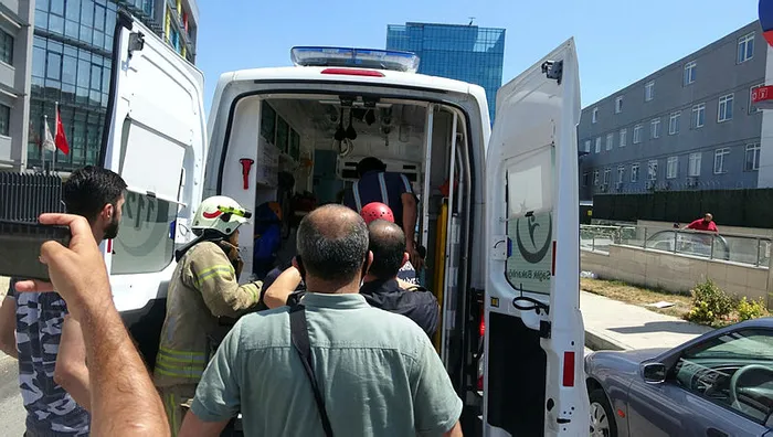 İstanbul Kartal'da metro istasyonunda korkunç olay! Küçük çocuğun saçları yürüyen merdivene sıkıştı