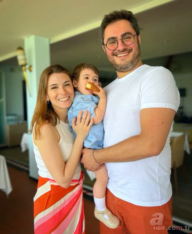 Sinem Kobal ilk kez paylaştı! Minik kızı Leyla sosyal medyayı salladı 17