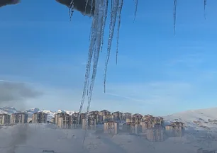 Yüksekova'da dondurucu soğuklar: Buz sarkıtları 3 metreyi aştı