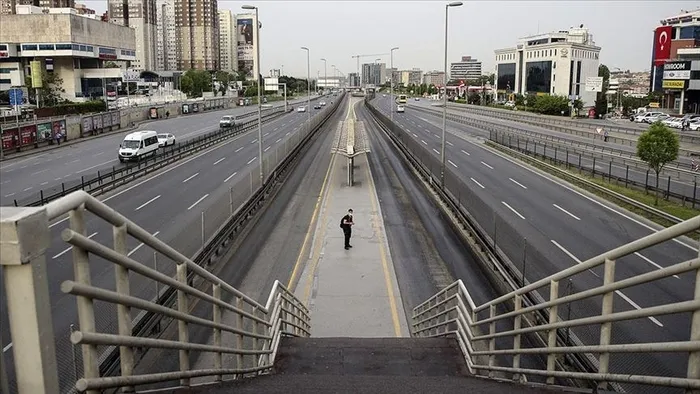 Son dakika: 8 Şubat Pazartesi sona erecek sokağa çıkma kısıtlaması başladı
