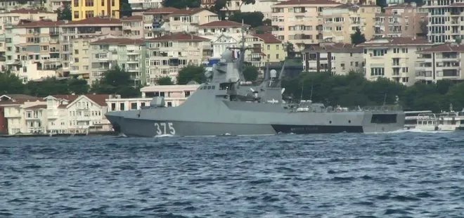 Rus savaş gemisi İstanbul Boğazı’dan geçti
