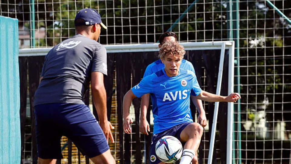 Fenerbahçe'nin yeni transferi Çağtay Kurukalıp idmana çıktı