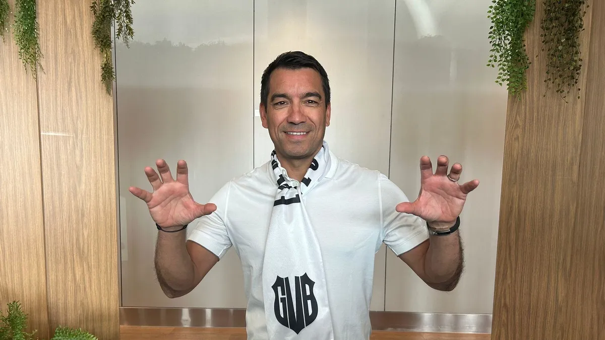 Beşiktaş'ın yeni hocası Giovanni van Bronckhorst İstanbul'da! Hollandalı teknik adamdan ilk sözler