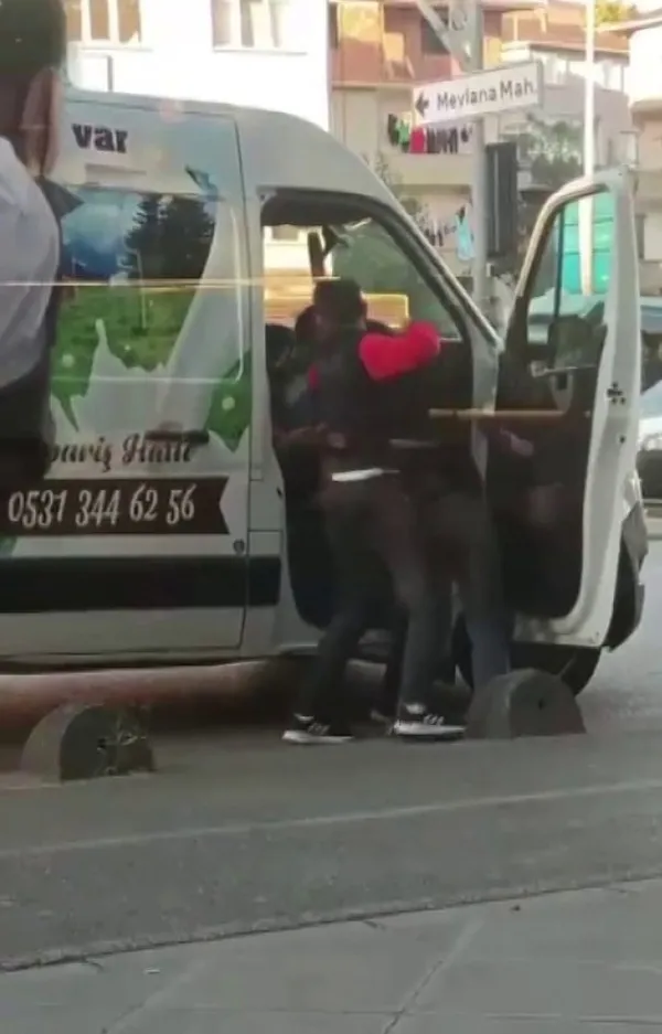 sancaktepede-gunduz-vakti-adam-kacirdilar-o-anlar-kamerada-1631605684226.jpg Sancaktepe’de gündüz vakti adam kaçırdılar! O anlar kamerada - 2