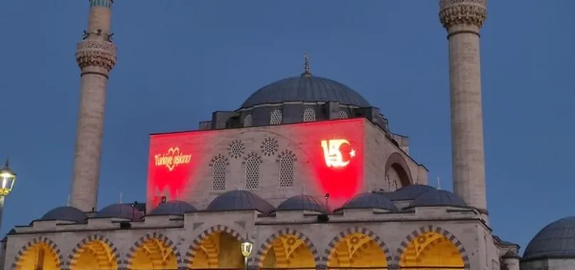 15 Temmuz teması tarihi Sultan Selim Camii'ne yansıtıldı