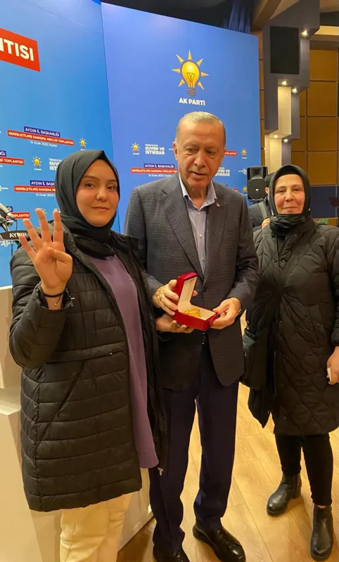 Başkan Erdoğan’ın bilezik hediye ettiği üniversiteli Tuğçe Öktem konuştu: Çocuklarıma torunlarıma hatıra olacak
