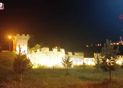 Tarihi Ardahan Kalesi ışıklandırıldı