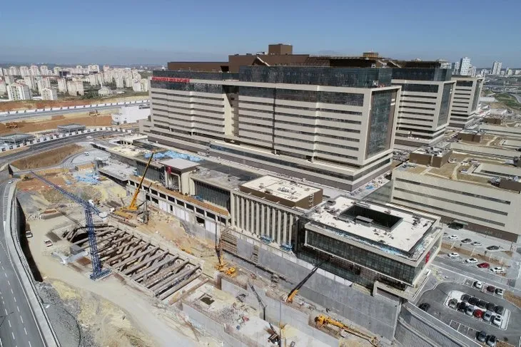 İBB’nin yapmadığı Başakşehir Şehir Hastanesinin yol çalışmaları hızla devam ediyor