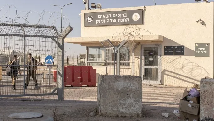 isgalcilerden-bir-skandal-daha-filistinli-tutukluya-tecavuz-eden-askerlerine-odul-gibi-ceza-1723562681080.jpg Gazzeli tutukluya cinsel tacizde bulunmakla suçlanan 5 İsrail askeri ev hapsine alındı.