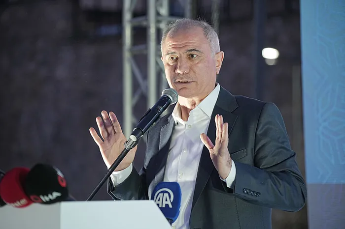 CHP’li Özel’in sokağa indirdiği vandallardan bir skandal daha! Başkan Erdoğan’ın annesine küfür ettiler | Peş peşe tepkiler