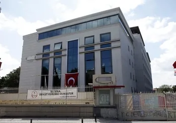 Her okul ayrı bir casusluk üssü