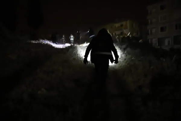 enkazdan-ciglik-geldi-ihbari-polisleri-harekete-gecirdi-1677726332887.jpg Enkazdan ''çığlık geldi'' ihbarı polisleri harekete geçirdi - 3